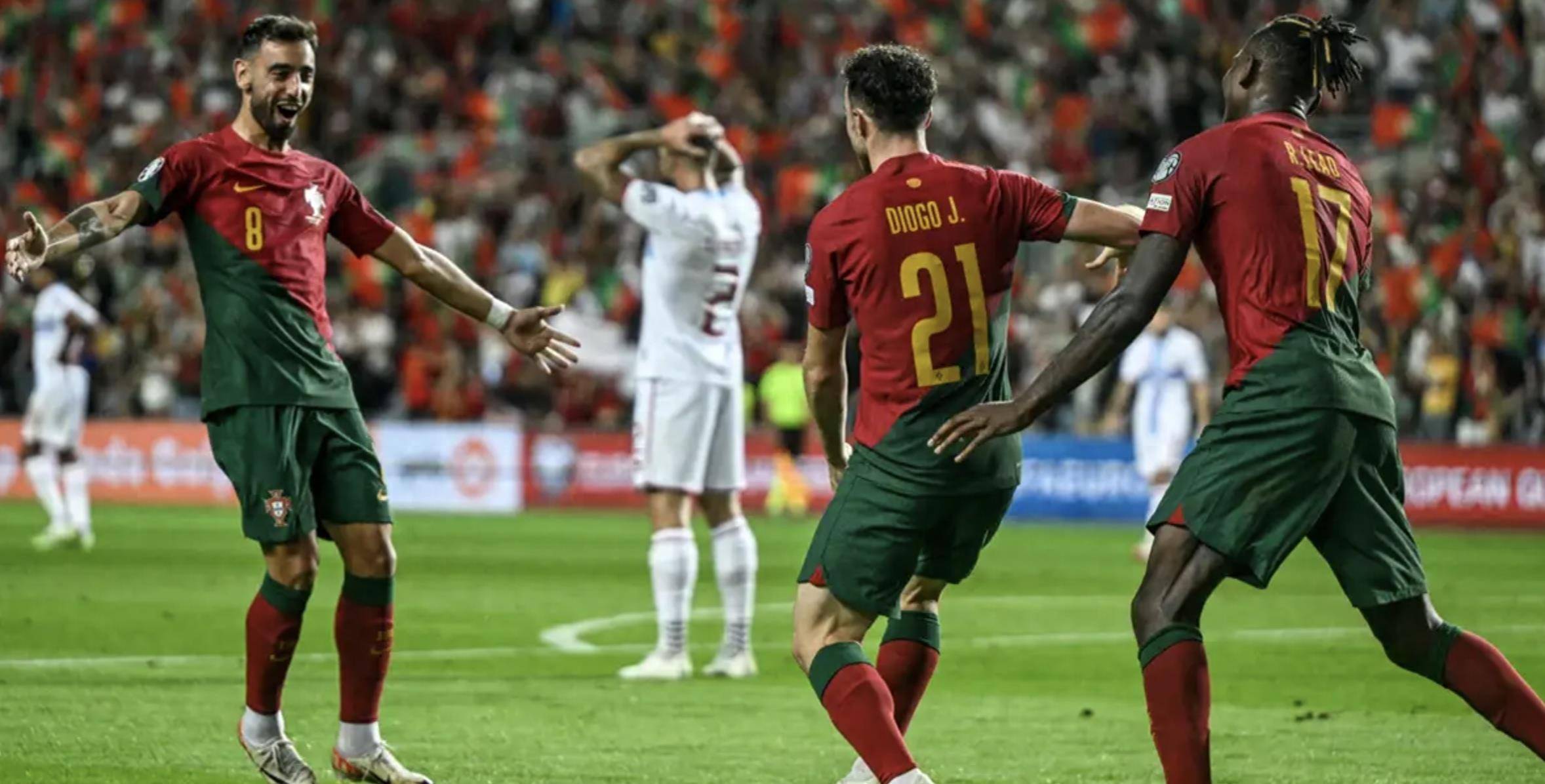 爱游戏在线-欧洲杯预选赛表现引人瞩目,球员实力逐渐显现