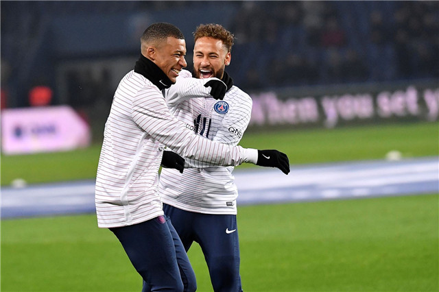 圣埃蒂安队员集体示威,要求增加训练强度 圣埃蒂安队员集体示威,要求增加训练强度