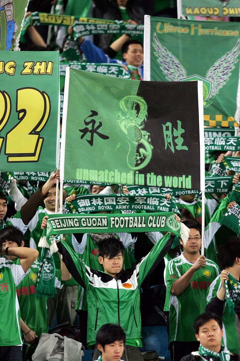 一支球队在比赛中战胜对手,取得了胜利 一支球队在比赛中战胜对手,取得了胜利