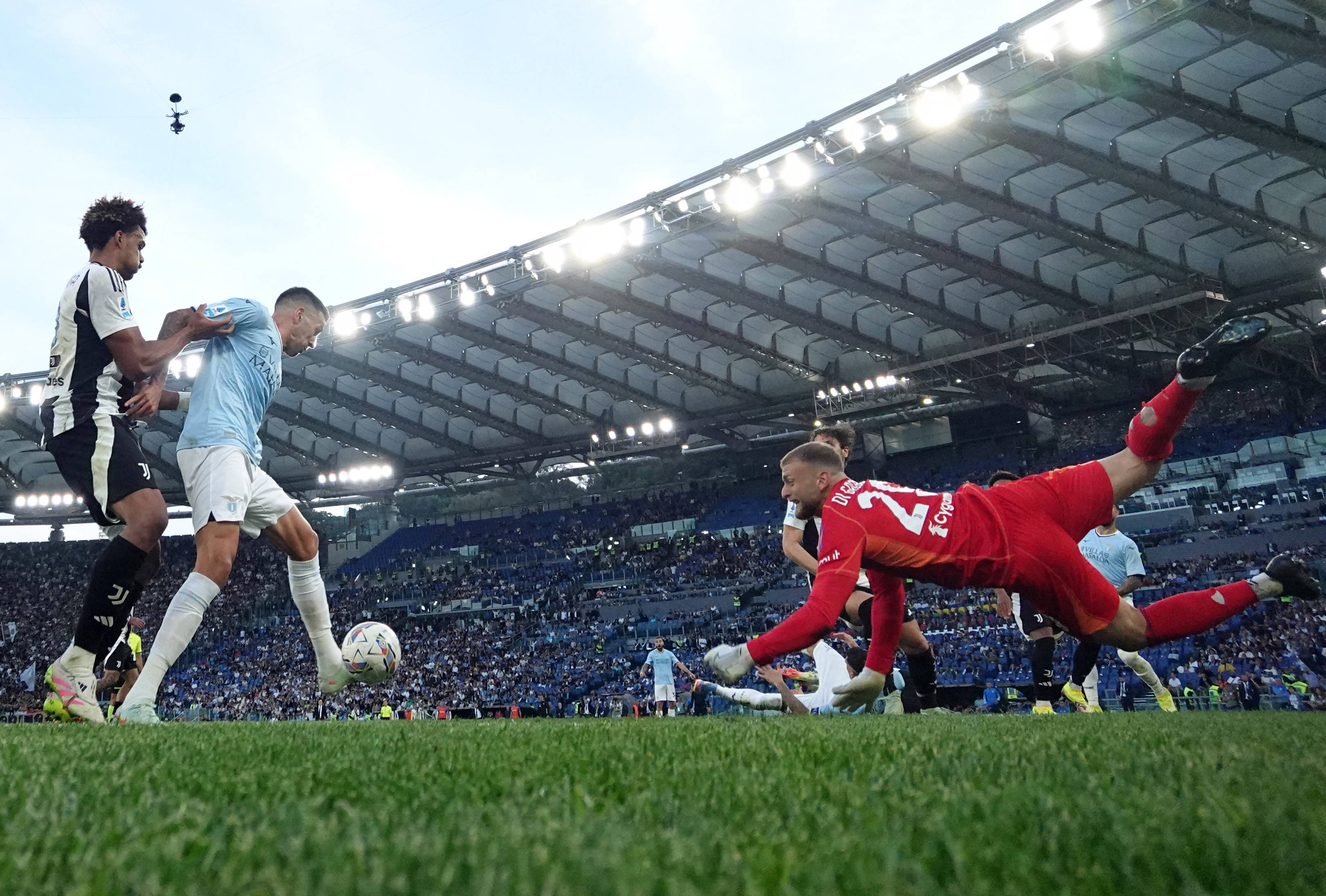 尤文图斯队员集体伤退,备战受挫 尤文图斯队员集体伤退,备战受挫