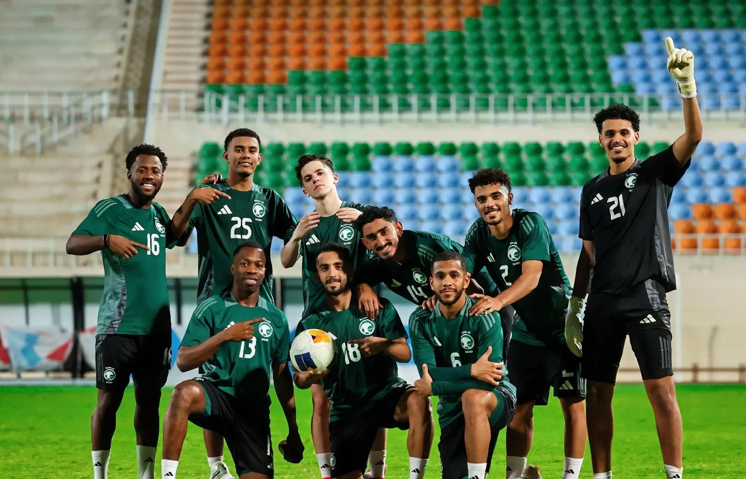 沙尔克球员纷纷续约，稳固球队阵容