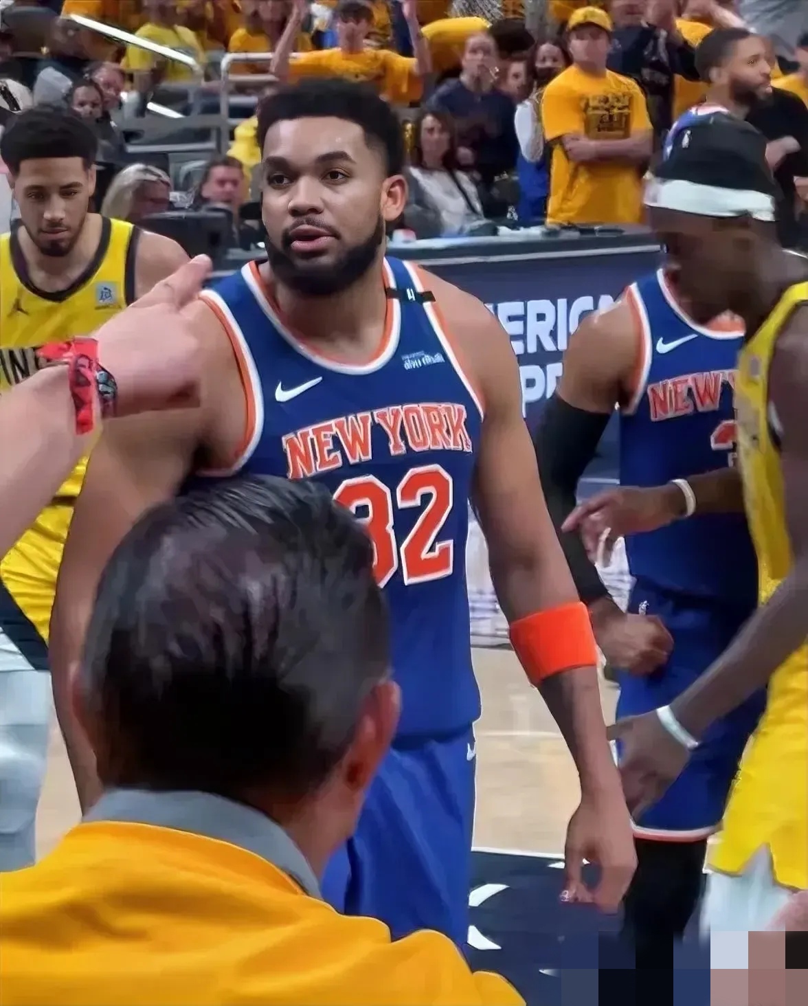 爱游戏亚洲官网-纽约尼克斯擒公牛,结束四连败