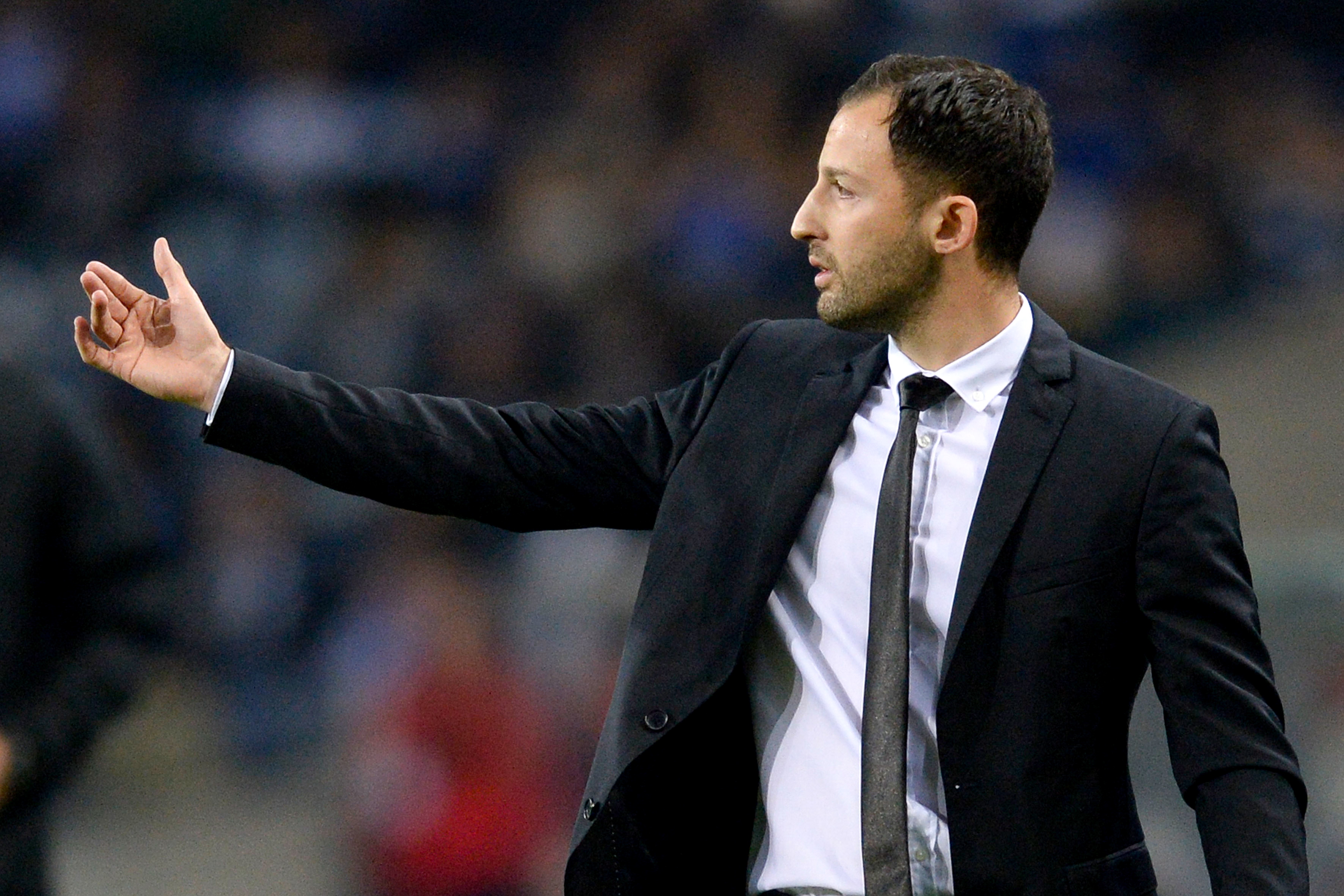 沙尔克在欧冠赛场上大获全胜 沙尔克在欧冠赛场上大获全胜