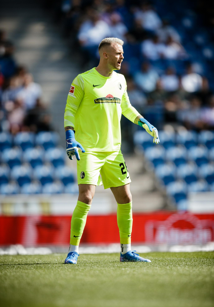 爱游戏直播-弗赖堡门将神勇发挥,力保球门不失的简单介绍