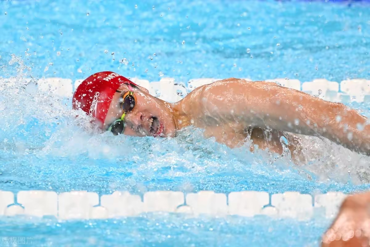 爱游戏直播-美国游泳选手夺冠,再次传奇复活