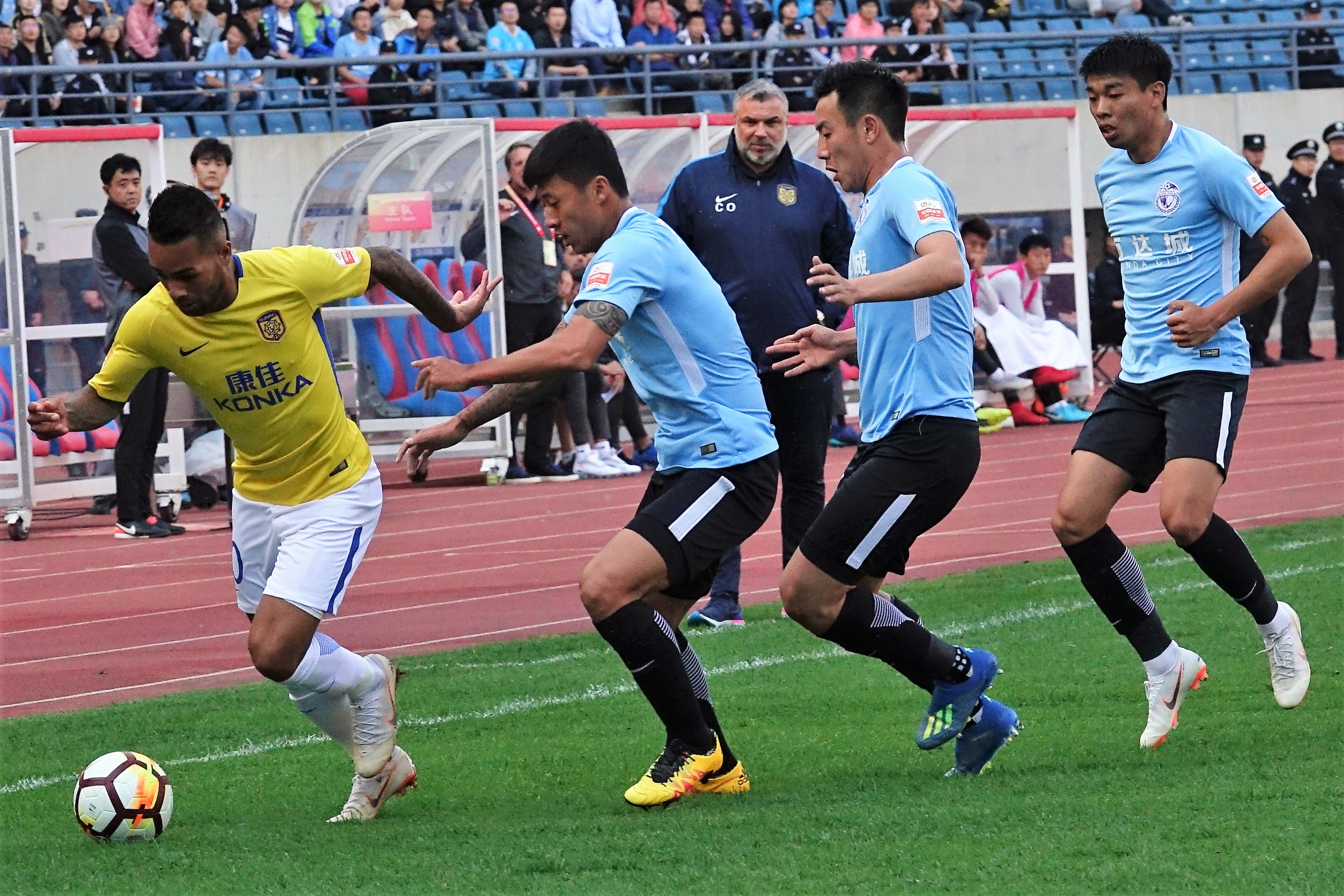 队员默契配合,球队连胜走势不可阻挡 队员默契配合,球队连胜走势不可阻挡