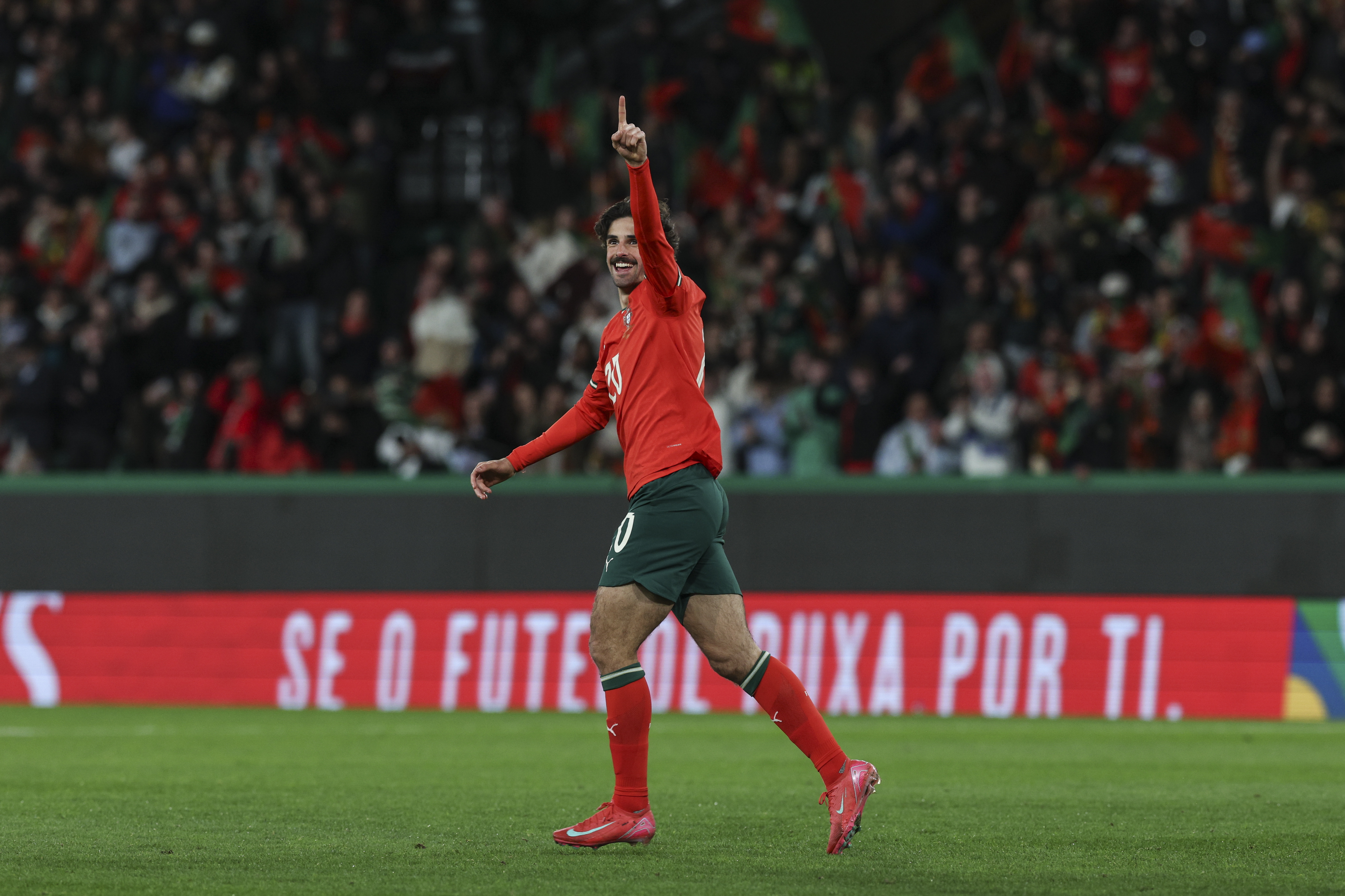 关于葡萄牙球队晋级半决赛,冠军梦想再次升温的信息 关于葡萄牙球队晋级半决赛,冠军梦想再次升温的信息