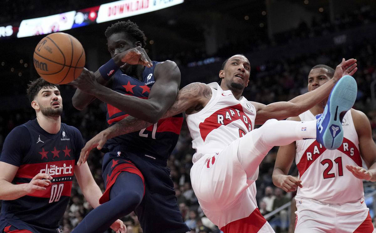 猛龙主场大胜骑士，东部决赛扳平比分