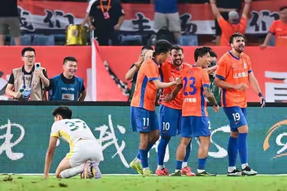 爱游戏官网-球员状态回升，带领球队连胜