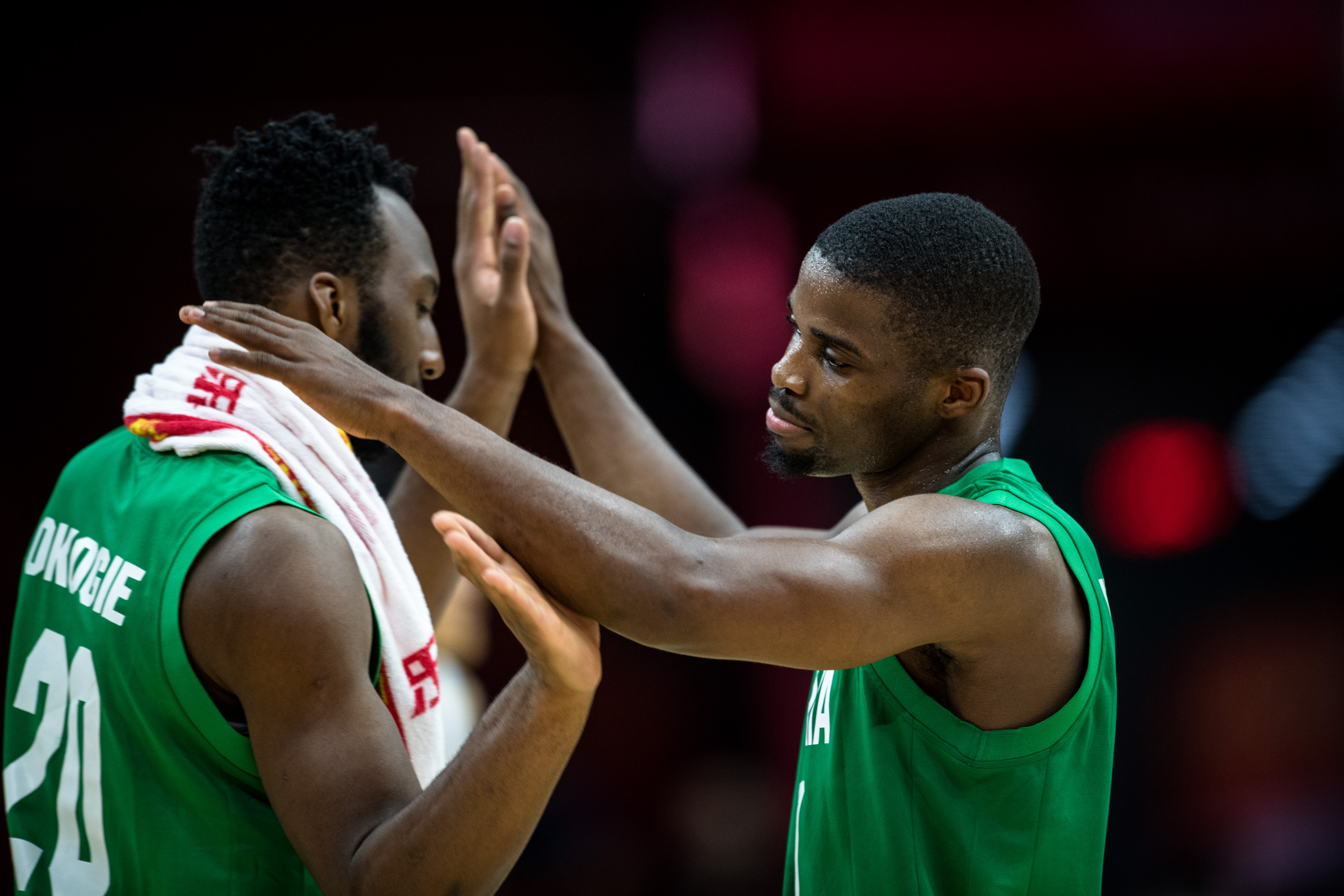 爱游戏平台-南美洲球队斩获冠军，掀起篮球热潮和庆祝的简单介绍