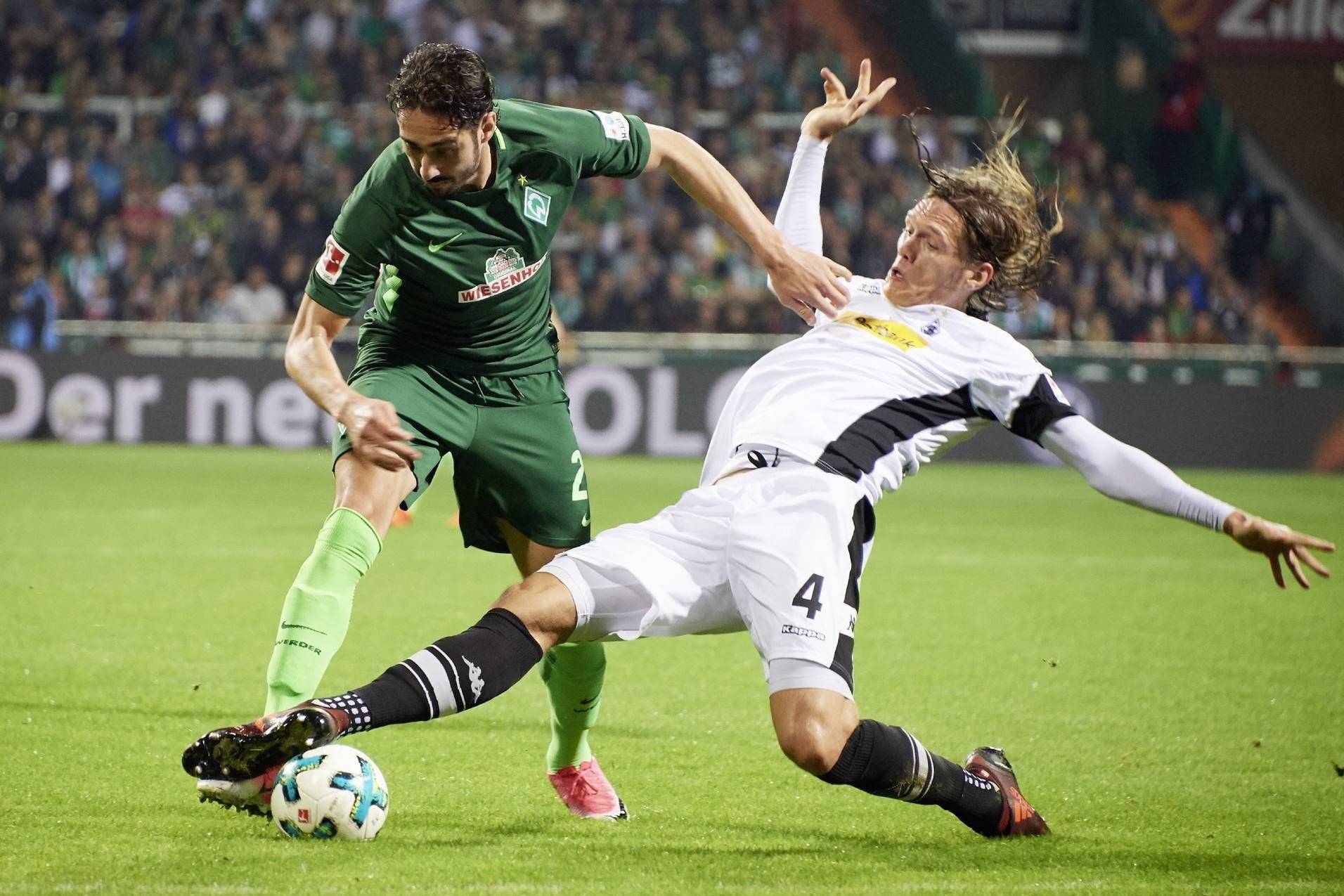 爱游戏网站-弗赖堡连扳两球力保客场不败战绩的简单介绍