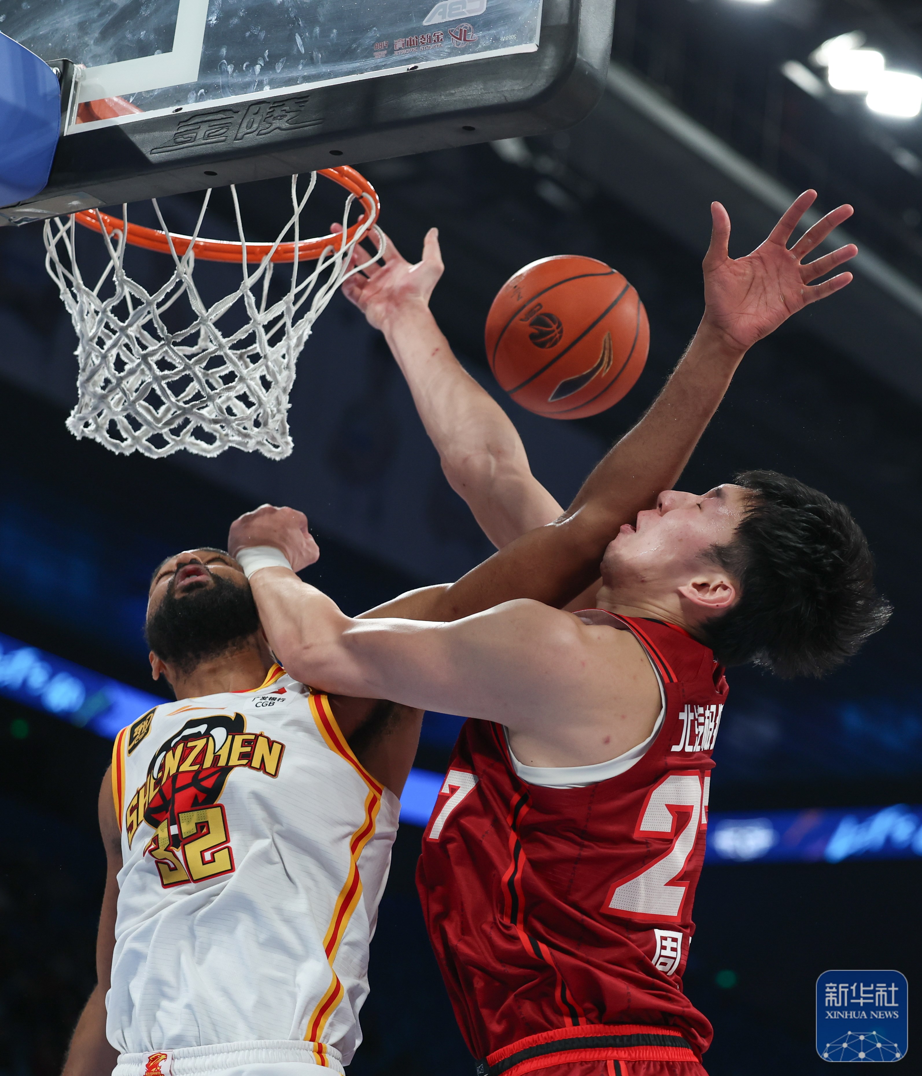 关于精彩回放：CBA球员惊人表现震撼全场！的信息