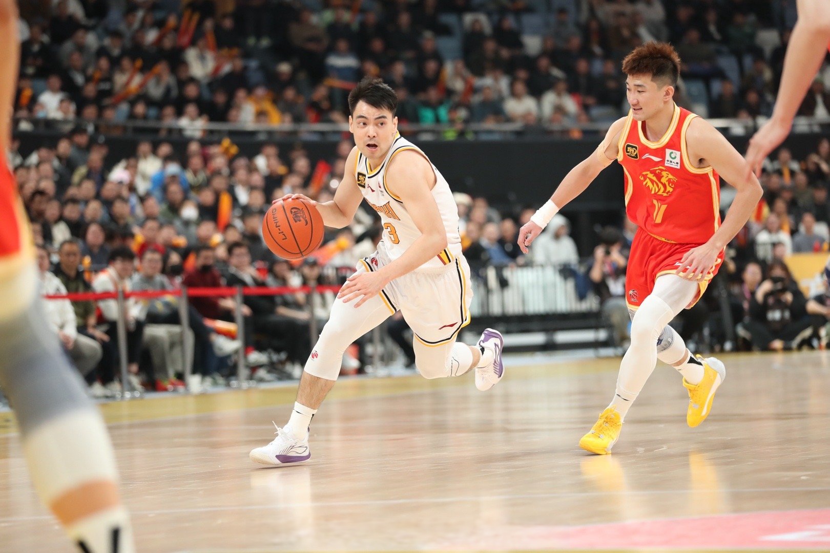 爱游戏电竞-山西男篮取得胜利，喜迎两连胜