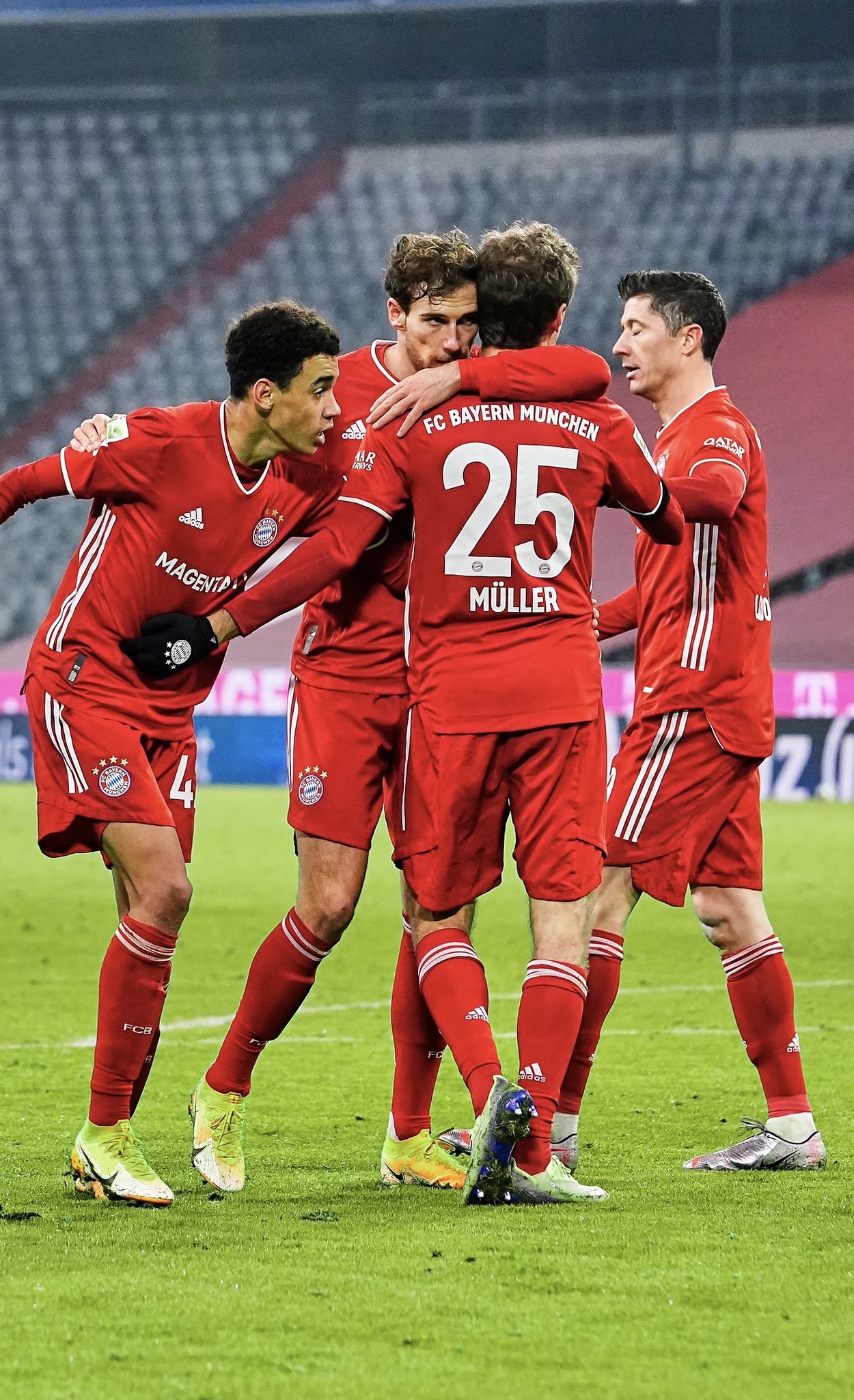 关于荷兰苦战双方战平积分榜上升的信息