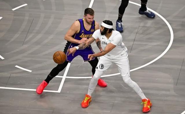 爱游戏教练-湖人vs快船：城市德比，对决即将上演的简单介绍