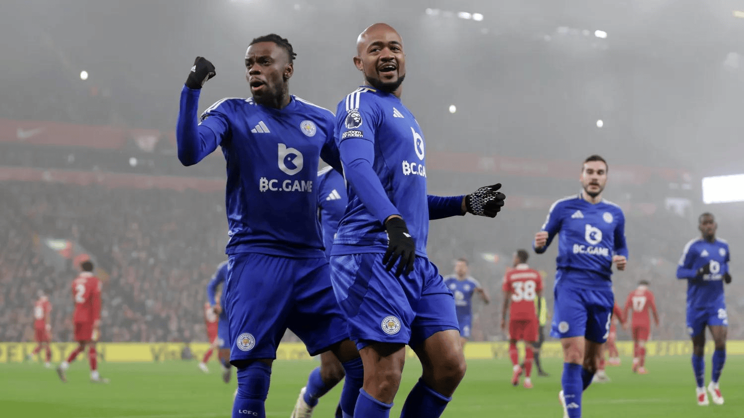 爱游戏电竞-包含莱斯特城对决曼城红蓝激烈对抗的词条